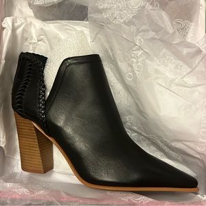 Vince Camuto- Delsimba Pointed Toe Bootie 9.5